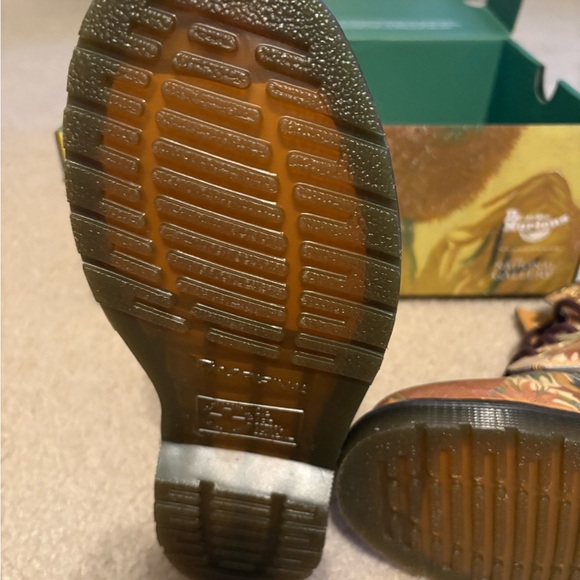 Doc MartensxNational Gallery Van Gogh Sunflower Print Boots Women’s Size 5 - Picture 8 of 12